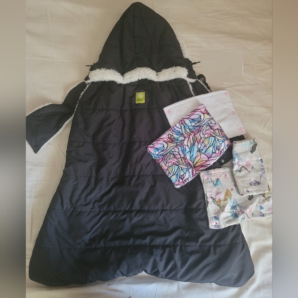 Lillebaby hygge cover and 2 sets suckpads